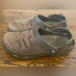 Men's Crocs Yukon Brown Leather Slip-on Clogs with Back Strap Size 12 EUC